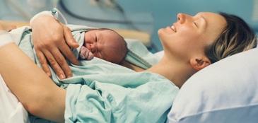 تفسير رؤية الحمل والولادة في المنام للعزباء