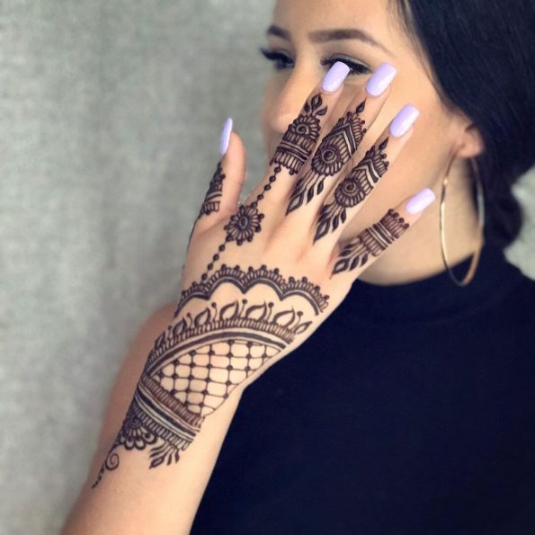 Henna ក្នុងសុបិនសម្រាប់ស្ត្រីមានផ្ទៃពោះ