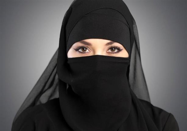 Niqab sa usa ka damgo alang sa single nga mga babaye