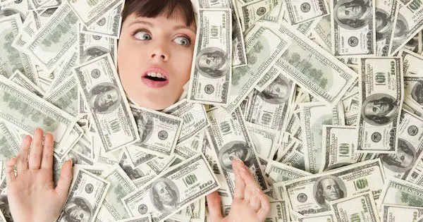 Երազի մեկնաբանություն ամուսնու՝ կնոջը փող տալու մասին