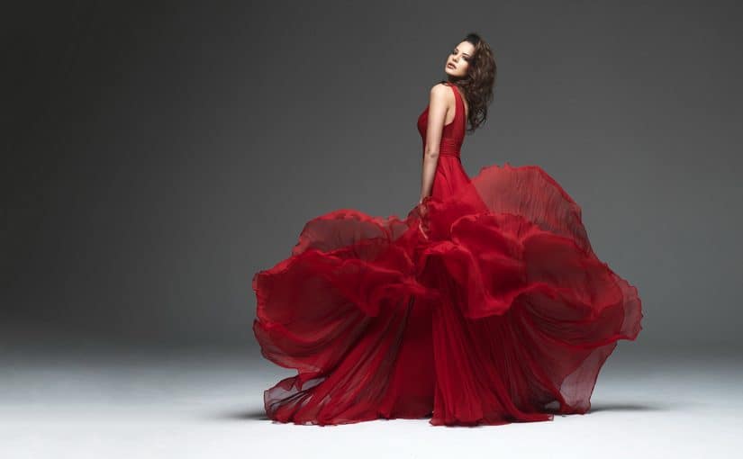 Interpretação do sonho de usar um vestido longo vermelho para mulheres solteiras