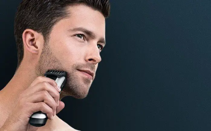 Brijanje brade strojem u snu za muškarca
