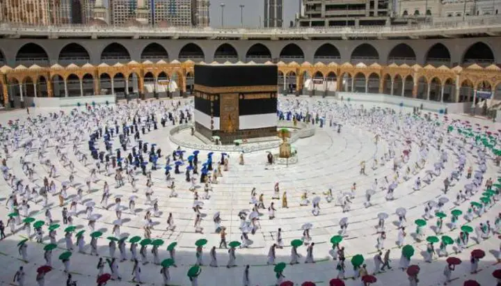 Breuddwydio am amgylchynu'r Kaaba