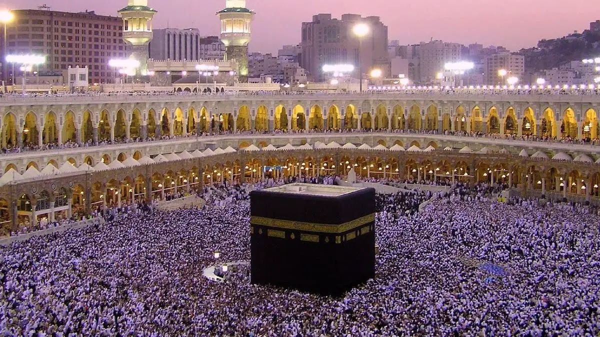 Gesinn d'Dier vun der Kaaba an engem Dram