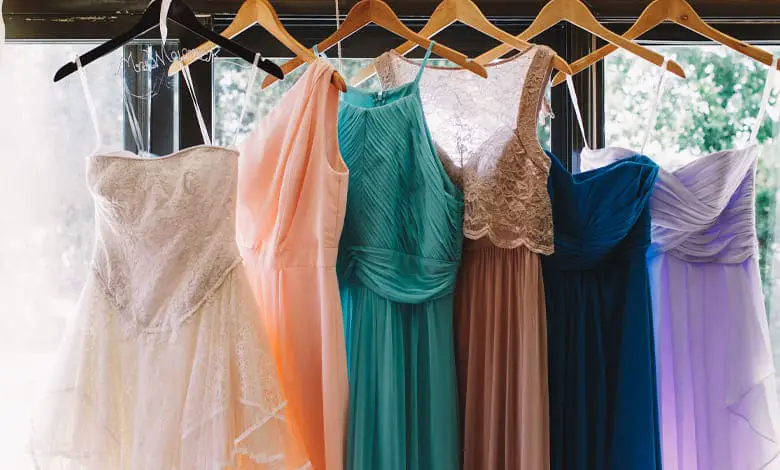 Αγοράζοντας ένα φόρεμα σε ένα όνειρο για μια παντρεμένη γυναίκα