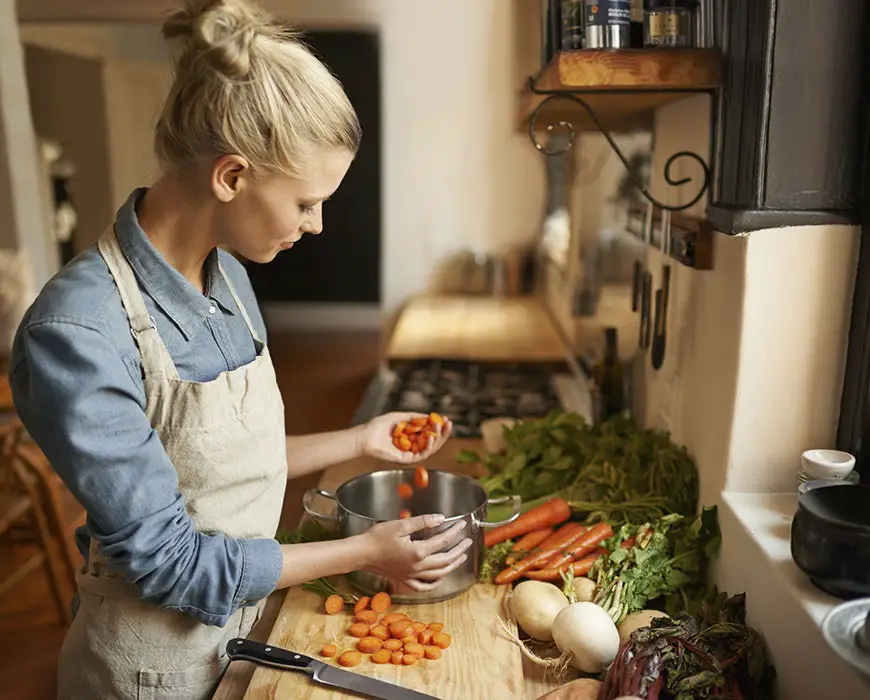 Толкување на сонот за готвење за самохрани жени