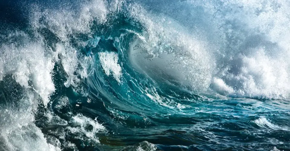 Βλέποντας τα κύματα της θάλασσας σε ένα όνειρο