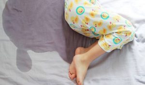 رؤية التبول على الملابس في المنام