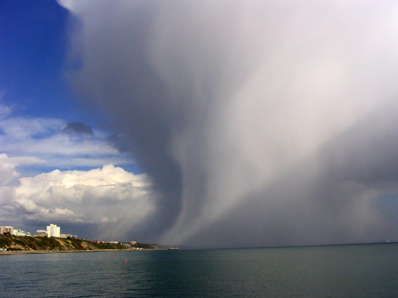 تفسير حلم العاصفة الترابية في المنام للعزباء