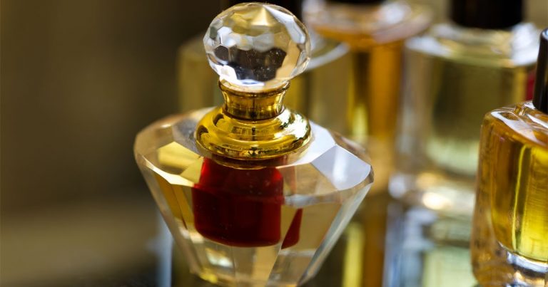 دهن العود في المنام للعزباء