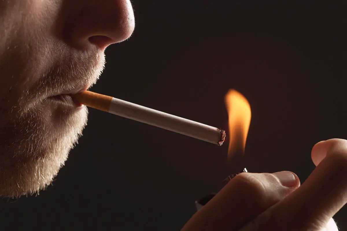  شخص يدخن في المنام - تفسير الاحلام