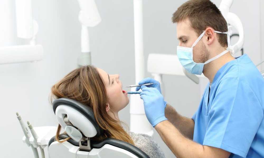 Interpretazione di un sognu di caduta di denti davanti per una donna maritata