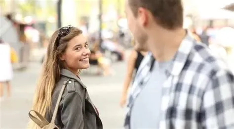 Parlà cù stranieri in un sognu per e donne single