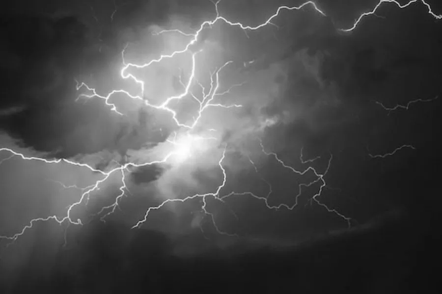 Şirovekirina dîtina birûskê di xewnê de ji bo jinên tenê