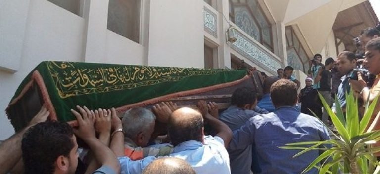 حمل الميت وهو حي في المنام