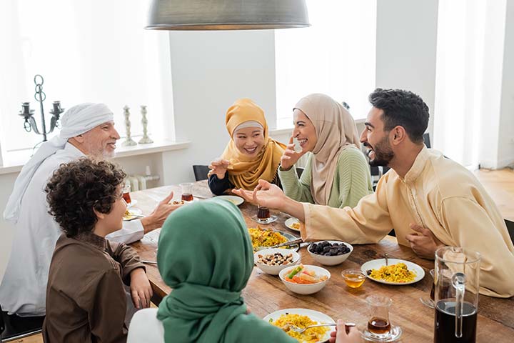 الاحتفال مع العائلة