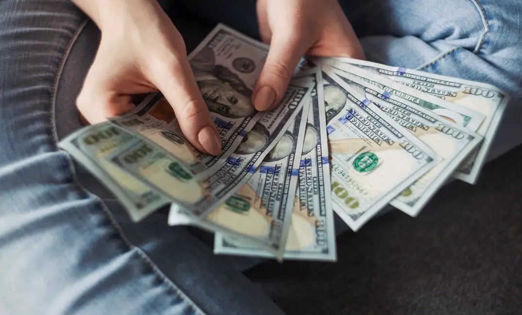 Chì significarà truvà soldi in un sognu?