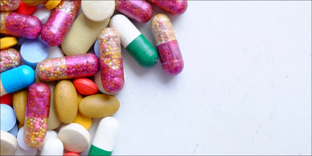 Pills di medicina bianca in un sognu