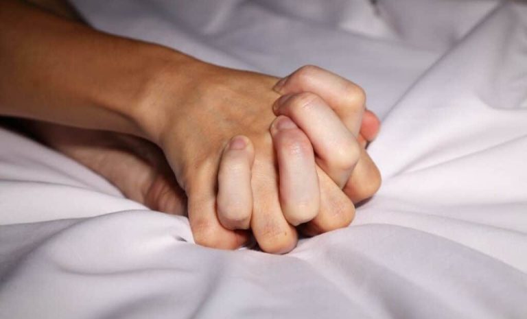 حلمت اني اجامع عمتي في المنام