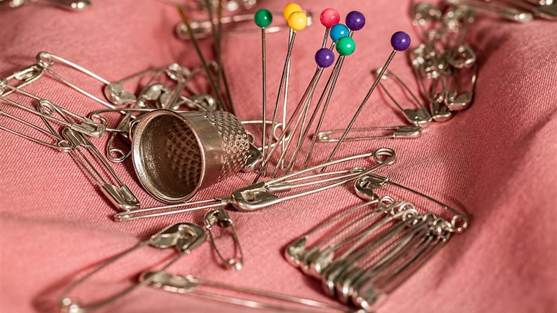 نزع الدبابيس في المنام للمتزوجة