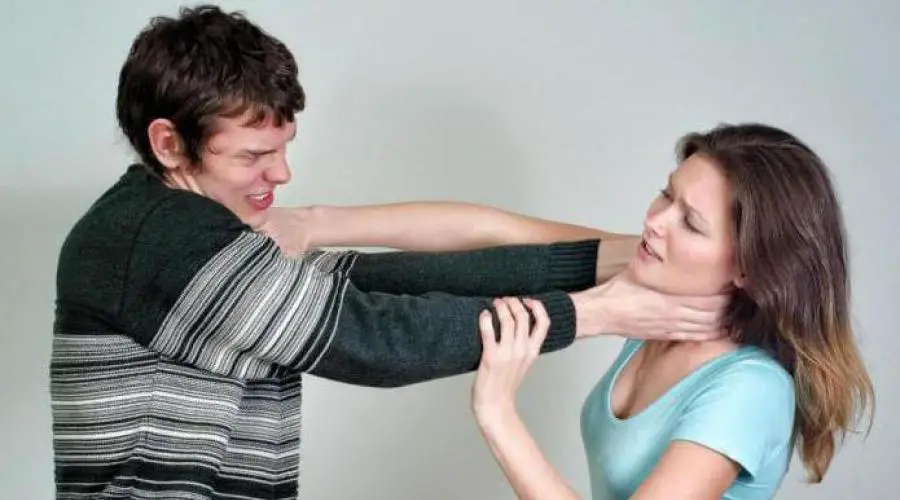 تفسير حلم خنق الزوجة لزوجها