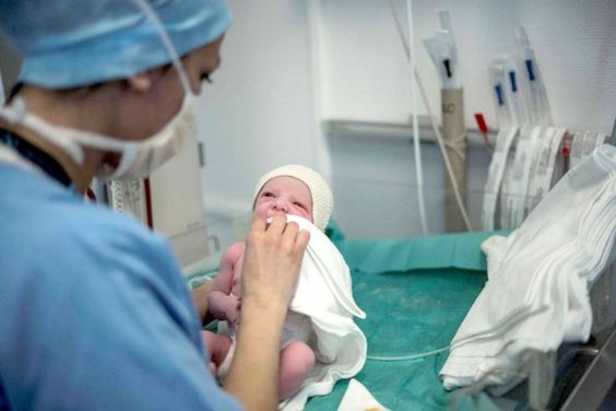 Alamin ang tungkol sa interpretasyon ng isang panaginip tungkol sa isang midwife ayon kay Ibn Sirin