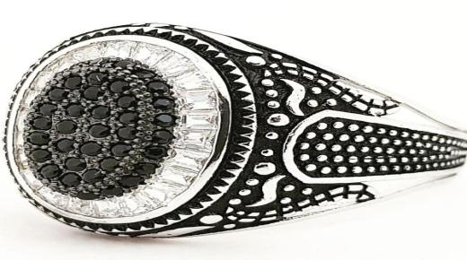 20 הפירושים החשובים ביותר של ראיית טבעת שחורה בחלום מאת אבן סירין