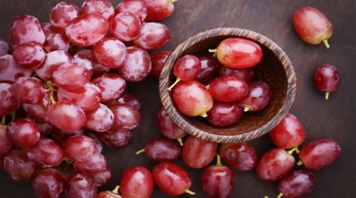 De betekenis van rode druiven in een droom door Ibn Sirin