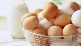 מהי הפרשנות של ראיית ביצים בחלום לנשים רווקות על פי אבן סירין?