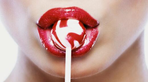 10 znakov, kako poročena ženska v sanjah jesti sladkarije, podrobno jih spoznajte