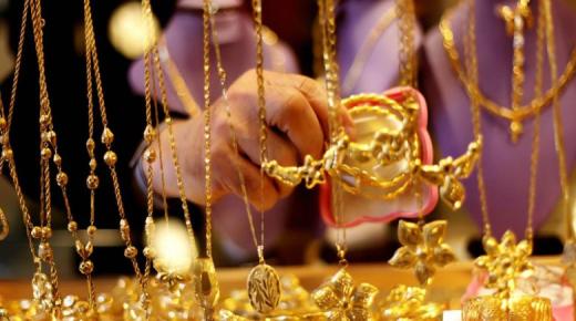 Saznajte više o tumačenju prodaje zlata u snu prema Ibn Sirinu