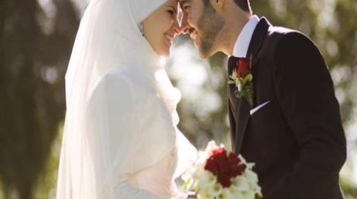Ibn Sirin က အိပ်မက်ထဲမှာ လက်ထပ်ခြင်းရဲ့ အဓိပ္ပါယ်
