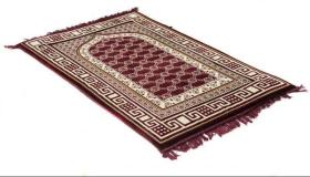 Ang simbolo sa prayer rug sa usa ka damgo alang sa single nga mga babaye ni Ibn Sirin