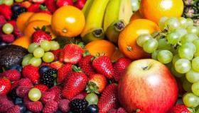 20 הפירושים החשובים ביותר של ראיית אכילת פירות בחלום מאת אבן סירין