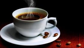 Какво е толкувањето на шолја кафе во сон за слободни жени?