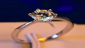 मैं इब्न सिरिन द्वारा सपने में हीरे की अंगूठी देखने की व्याख्या जानता हूं