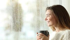 Μάθετε την ερμηνεία του να βλέπεις βροχή από το παράθυρο σε ένα όνειρο από τον Ibn Sirin