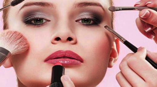 Толкување на носење шминка во сон за самохрани жени