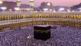 Nkọwa nke Ibn Sirin ịhụ ọnụ ụzọ Kaaba na nrọ
