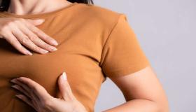 ઇબ્ન સિરીન દ્વારા સ્તન વિશેના સ્વપ્નનું અર્થઘટન