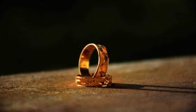 Svajonės apie auksinį žiedą ištekėjusiai moteriai aiškinimas, pasak Ibn Sirino