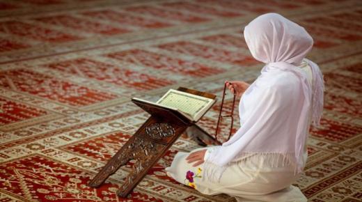 Poznaj 20 najważniejszych znaczeń interpretacji snu o modlitwie Ibn Sirina!