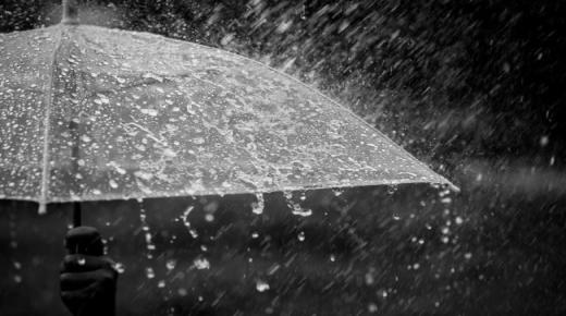 Μάθετε για την ερμηνεία ενός ονείρου για το νερό της βροχής στο δρόμο σε ένα όνειρο σύμφωνα με τον Ibn Sirin