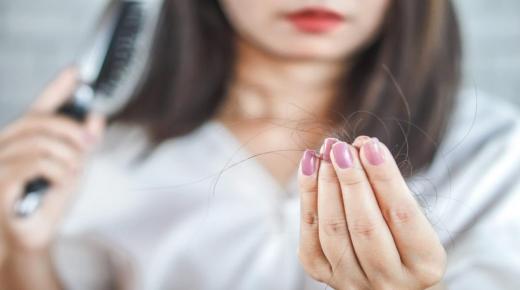 К чему снится обильное выпадение волос незамужним женщинам?