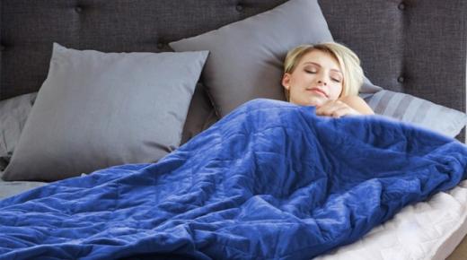 As 20 interpretações mais importantes do sonho de cobrir alguém com um cobertor de Ibn Sirin