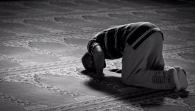 Τι γνωρίζετε για την ερμηνεία ενός ονείρου σχετικά με την προσευχή σύμφωνα με τον Ibn Sirin;