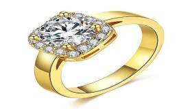 Βλέποντας ένα χρυσό δαχτυλίδι σε ένα όνειρο για ανύπαντρες γυναίκες