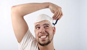 Koje je tumačenje brijanja kose na glavi u snu za Ibn Sirina?