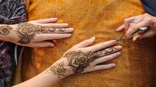 Apreneu sobre la interpretació del somni de la henna en mans d'Ibn Sirin