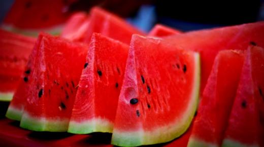 Lær om fortolkningen af ​​en drøm om rød vandmelon af Ibn Sirin